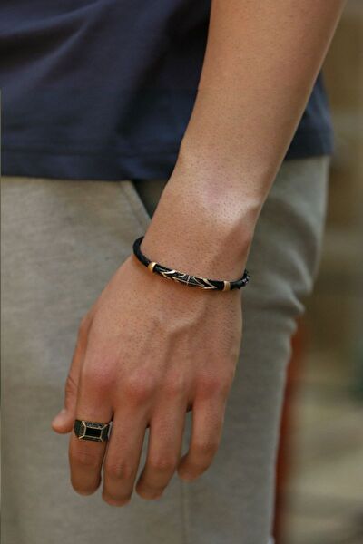 Erkekler Altın Bilekliğini Hangi Bileğine Takmalı?