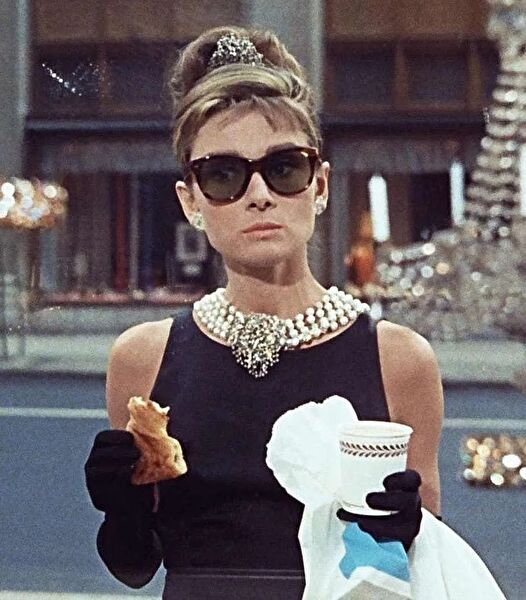 Filmlerdeki İkonik Takılar: Audrey’den Carrie Bradshaw’a