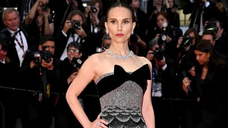 2025 Cannes Film Festivalinde Dikkat Çeken Kombin ve Mücevher Seçimleri